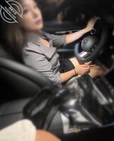 成熟女人的魅力来自于她会单手开奔驰2