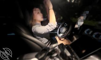 成熟女人的魅力来自于她会单手开奔驰