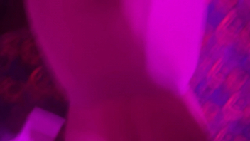 后入爆操害羞女大