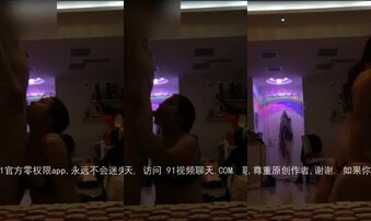 手势认证同小区人妻少妇老公出差叫我去她家猛操她