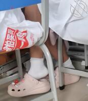 偷拍同学小白袜 欢迎评论2