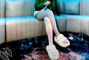 骚逼反差人妻的荧光丝袜