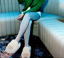 骚逼反差人妻的荧光丝袜2