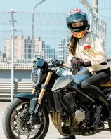 台湾机车女神 ，可甜可高冷非常有气质，在床上反差的一绝，口交吃鸡根本停不下来0