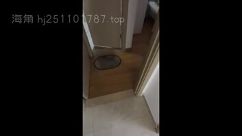 表妹被操的床单都抓烂了