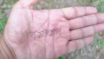 戶外露出玩弄姐姐的小逼