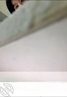 女厕偷窥美女大学生尿尿被发现0