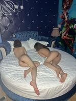 我和闺蜜你更喜欢谁？评论抽男主