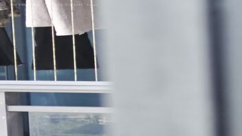 勤劳的小媳妇晾衣服咯