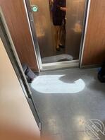 认真工作的高铁乘务员，旁边的男人都忍不住一直偷看，哪位海友知道如何拿下0