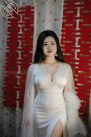 朋友的老婆，我看上他媳妇了，是真骚啊，真想操一顿，怎么才能拿下呢0