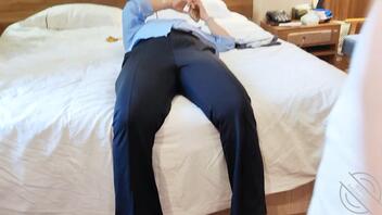 【原创视频】表姨被我操怀孕了，只好特地让她老公内射一下0