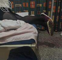 偷拍妈妈的丝袜脚，不愿意相信妈妈出轨0