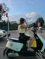 有监控的门怎么打胶啊