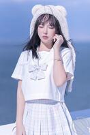 五十七、外景约拍---可爱小姐姐制服美腿很撩人，裙底走光喽