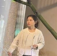 看着年纪轻轻的怎么就那么黑厕拍