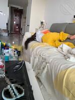 睡着的小姨，直接上去摸她奶，脱她裤子她会怎么反应2