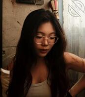 偷拍骚母猪女大学生，丰满，喜欢骚腿和小肚子