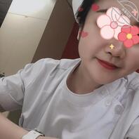 分享小骚货的裸体，大奶子又白又大，还有嫩嫩的脚丫2