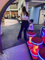 儿童乐园的小身材，脸一般