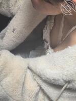 姐姐真是个骚婊子看着真想艹死她1