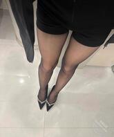 拜年丝袜勾丝，姐姐让我猜穿的什么内裤，行！母狗够骚！2