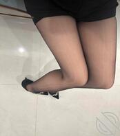 拜年丝袜勾丝，姐姐让我猜穿的什么内裤，行！母狗够骚！