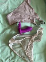 在家翻出妈妈的假鸡吧，和外出震动器 真骚 真想偷拍到她用鸡巴插自己的时候1