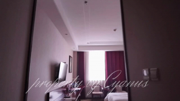 推门看到淫堕母狗在自慰，你会怎么做