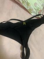 今晚骚妈不在家去她房间翻出她的骚内裤玩