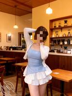 原创2:亲妹的照片，身材还是可以的0