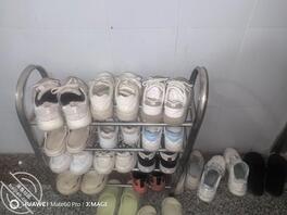 过年时候的扫楼存货，特别是第一家的鞋架，估计是几个小妹妹的，鞋子很小