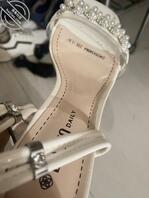 骚姐回来了，直接拿她的原味骚鞋打胶，想操骚姐1