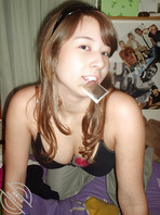 【绿母换脸】回家后发现婊子妈在玩弄避孕套