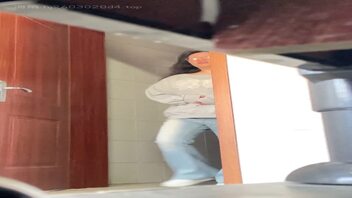 库存原创高校女厕偷拍两个年轻逼