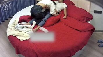 【福利】情侣多日未见，开房见面先抓住男友鸡巴开吃2