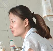 偷拍吃早点的年轻少妇，身材苗条，长的也不错。0