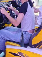 电玩城偷拍小妹妹露内裤2