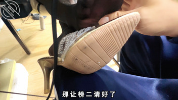 血缘交融-桃色直播事件  脸对观众逼对外甥的直播 对着外甥自慰喷尿2