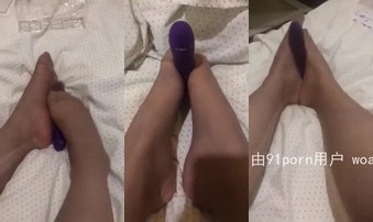 小骚货丝足玩儿震动棒