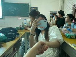 骚逼母狗想让陌生大鸡吧意淫她，冲啊兄弟们，随后附上其他照片2