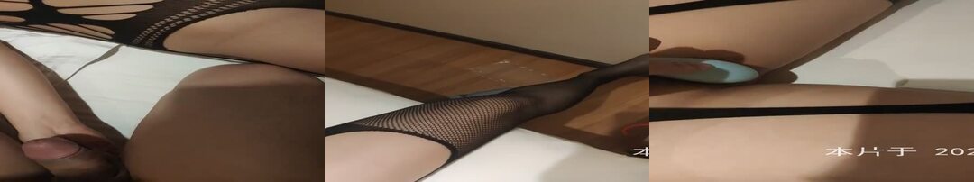 迷人的小可爱用跳蛋自慰