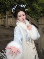 大家看一下我女儿，还没上大学胸就有C了正常吗