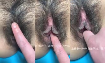 自家老婆骚穴嫌弃我的鸡巴太小，经常幻想被健壮粗大的男人操