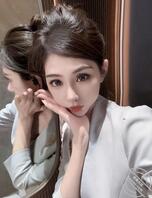 【夏薇薇有奖问答】如果我跟表姐吕彤同时脱光趴在地上 你会操我还是操吕彤2