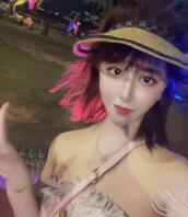 上海商学院工商管理大四学生贺爱芯(重庆人)兼职下海