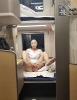 坐火车回老家，忍不住拍了几张。
评论区多多评论，接龙，发出各位的骚妻2