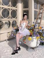 这个广州的美女谁认识，看着挺分骚的，谁有联系或者知道是谁有烟钱0