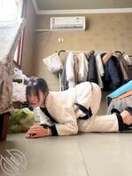 我的高中母狗调教，吃高跟鞋，吃丝袜样样精通0