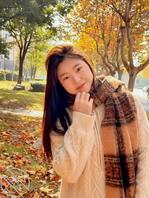 前女友长得像张艺凡，物理老师。反差婊一个，骚逼0
